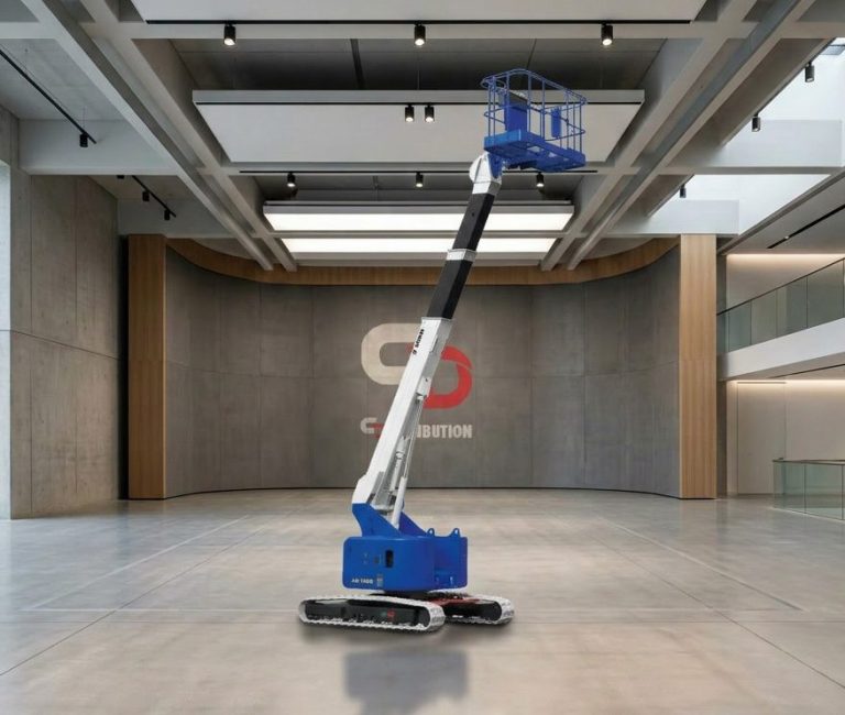 Equipements de travaux publics avec un ciel bleu en arrière-plan.