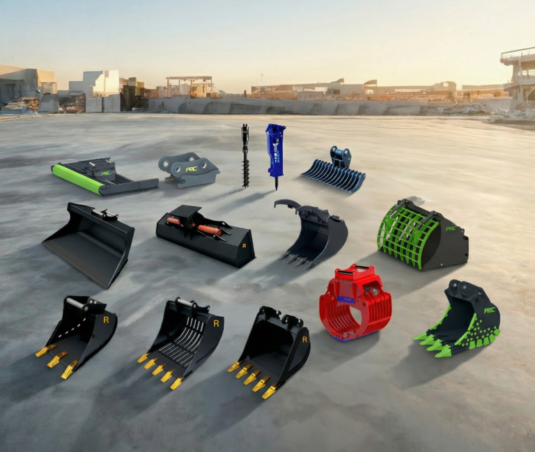 équipements de travaux publics avec un ciel bleu en arrière-plan.