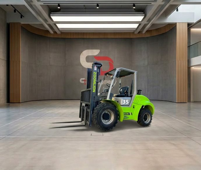 Chariots élévateurs - C Distribution - Concessionnaire Zoomlion Rhône Alpes Chariot élévateur vert sur un site de construction ensoleillé.