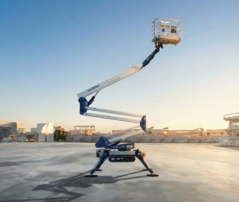 équipements de travaux publics avec un ciel bleu en arrière-plan.